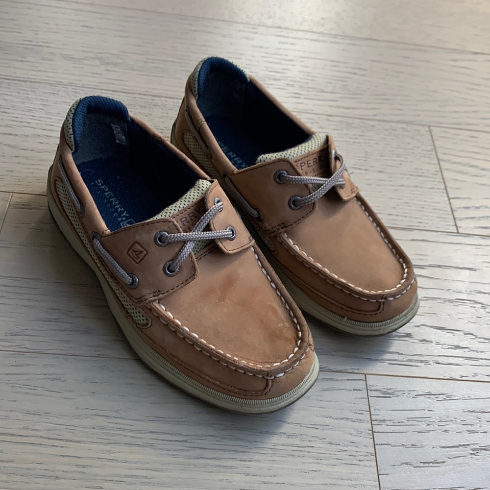 Youth sperrys